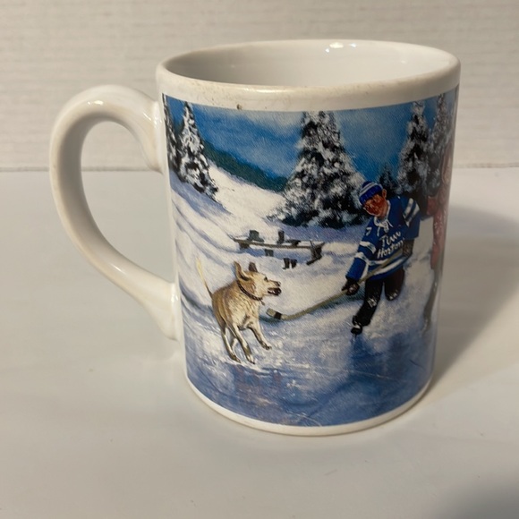 Tim Hortons limited edition collector series # 003 Skating pond. Coffee/tea mug - Picture 3 of 6